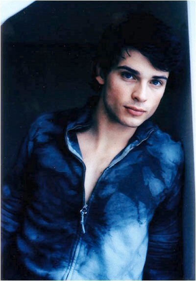 Tom Welling sourit