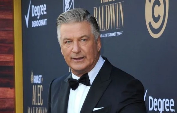 Alec Baldwin Poursuivi Par 3 Membres Du Tournage De "Rust"